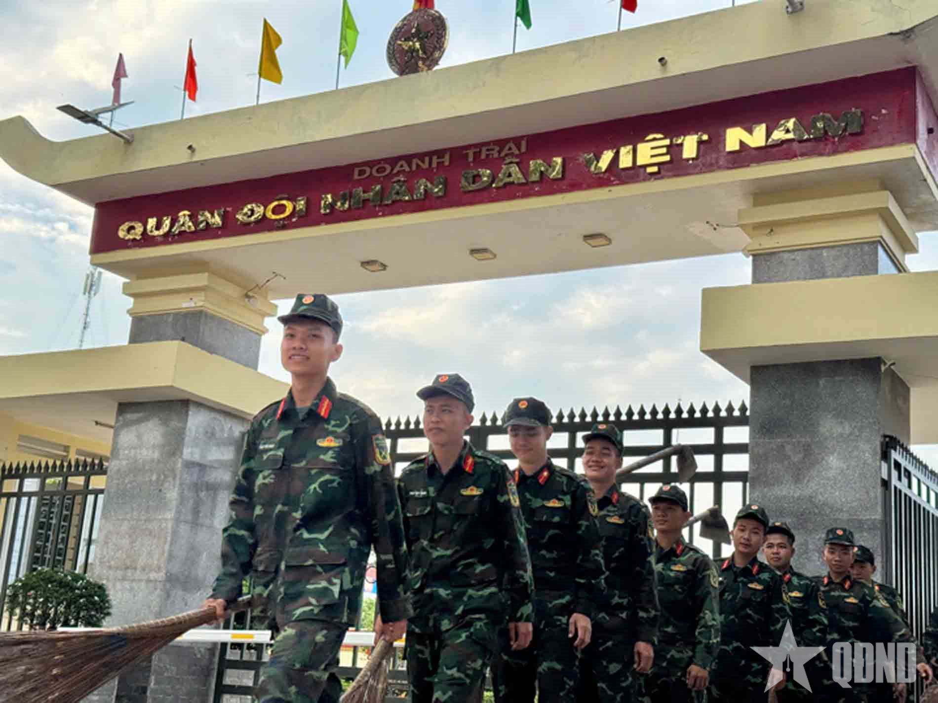 Tuổi trẻ lực lượng vũ trang tỉnh Tây Ninh ra quân tình nguyện gắn với tuyên truyền bầu cử